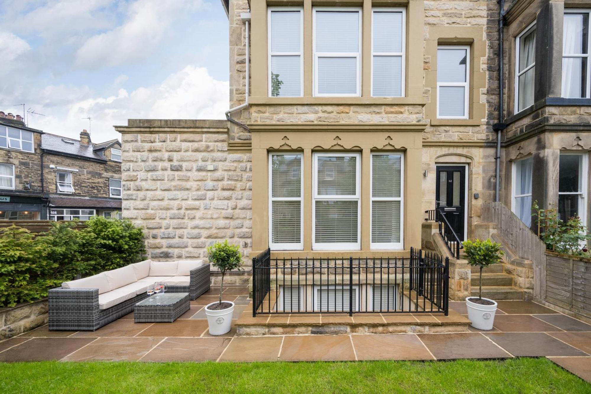 Sixtytwo By Harrogate Serviced Apartments Экстерьер фото